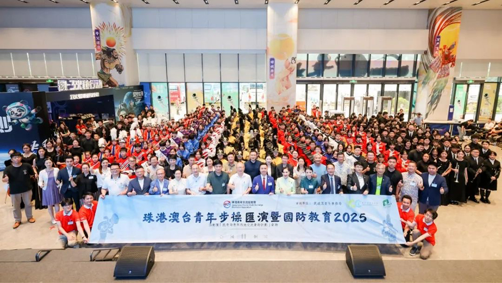 400港澳臺(tái)珠青少年珠海參加青年步操匯演暨國(guó)防教育