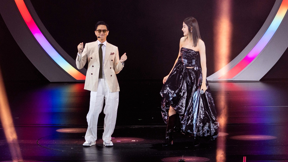 有片｜張家輝型格亮相陳慧琳演唱會(huì) 強(qiáng)勁舞步震撼紅館