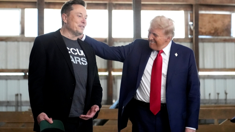 美國(guó)總統(tǒng)特朗普開始審查馬斯克公司合同