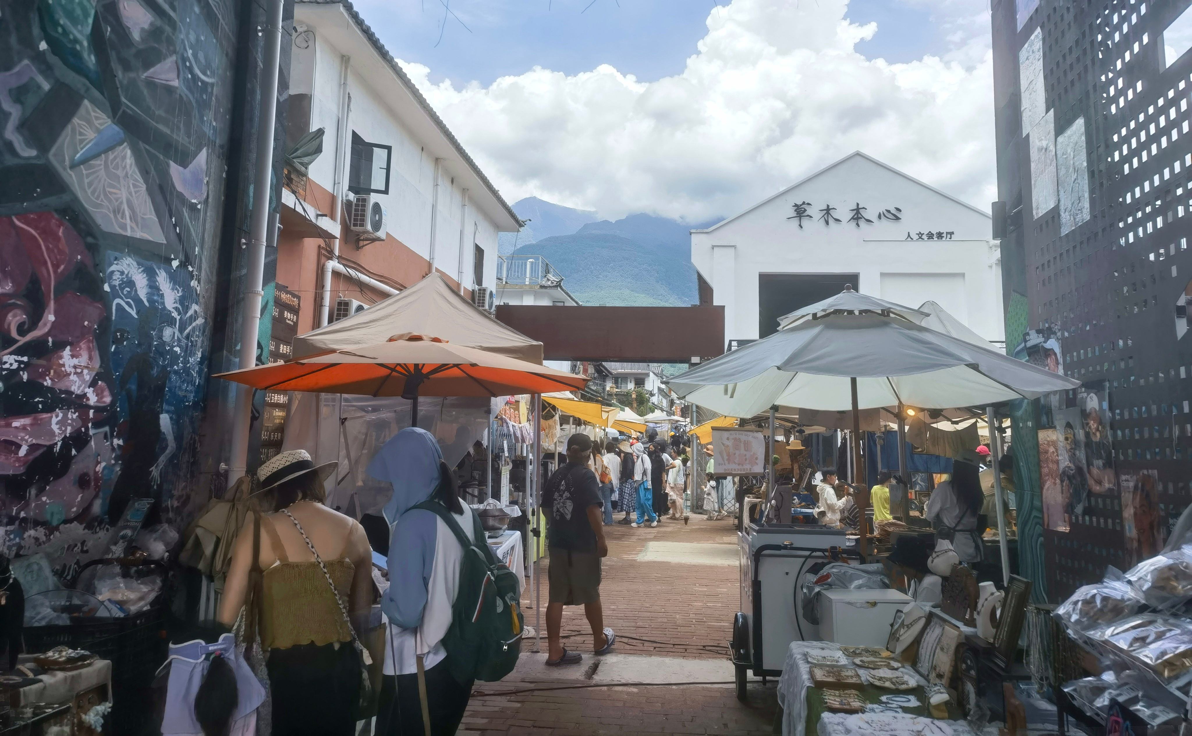 「小而美」文旅模式是場(chǎng)景即生產(chǎn)力和體驗(yàn)即生命力的實(shí)踐典範(fàn)—以雲(yún)南大理市床單廠藝術(shù)區(qū)為例