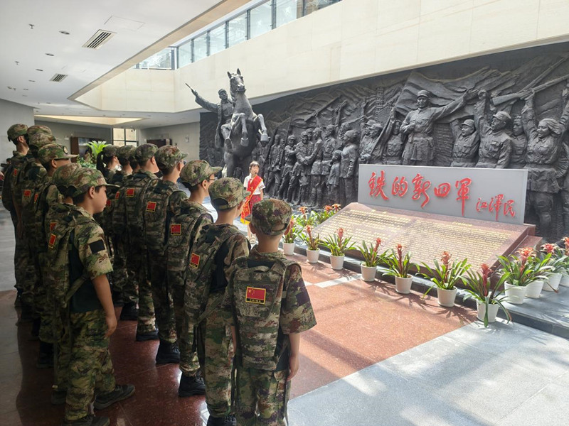 「小鐵軍」紅色講解員成風(fēng)景線 皖徽州區(qū)暑假研學(xué)遊「熱」力足