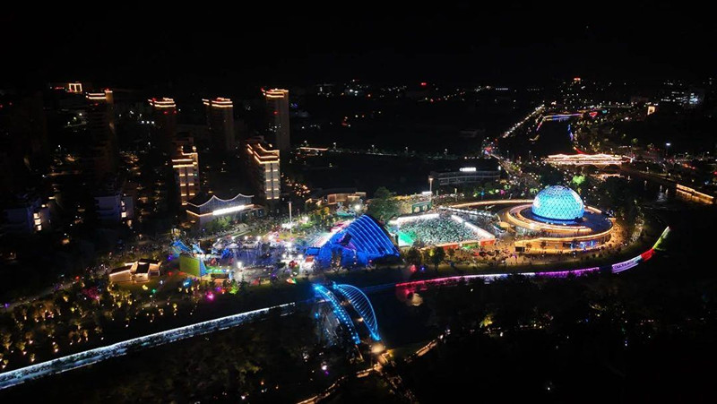 從車間到景區(qū)皖黃山太平經(jīng)開(kāi)區(qū)「工業(yè)+旅遊」解鎖消費(fèi)新場(chǎng)景