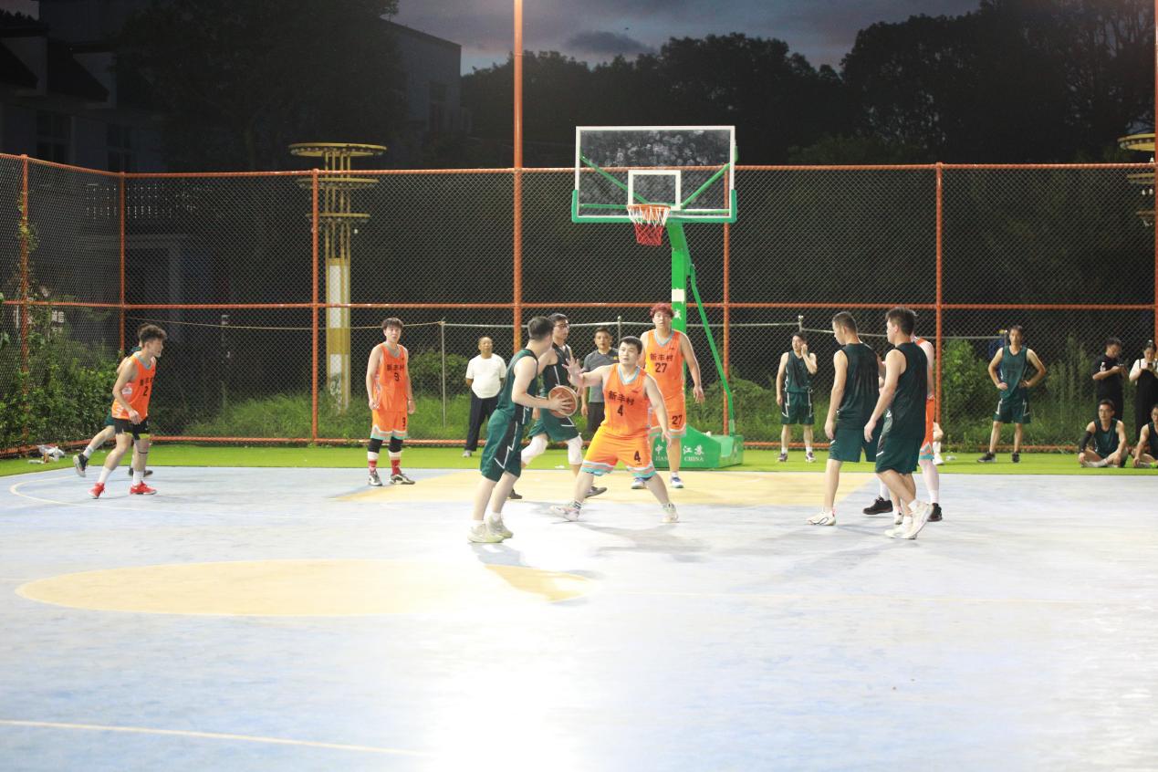 10支隊伍爭鋒賽程持續(xù)7周 皖黃山區(qū)村BA揭幕戰(zhàn)甘棠鳴哨