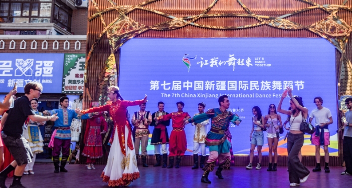 芭蕾經(jīng)典邂逅民族風情 國際大巴扎的舞韻交融