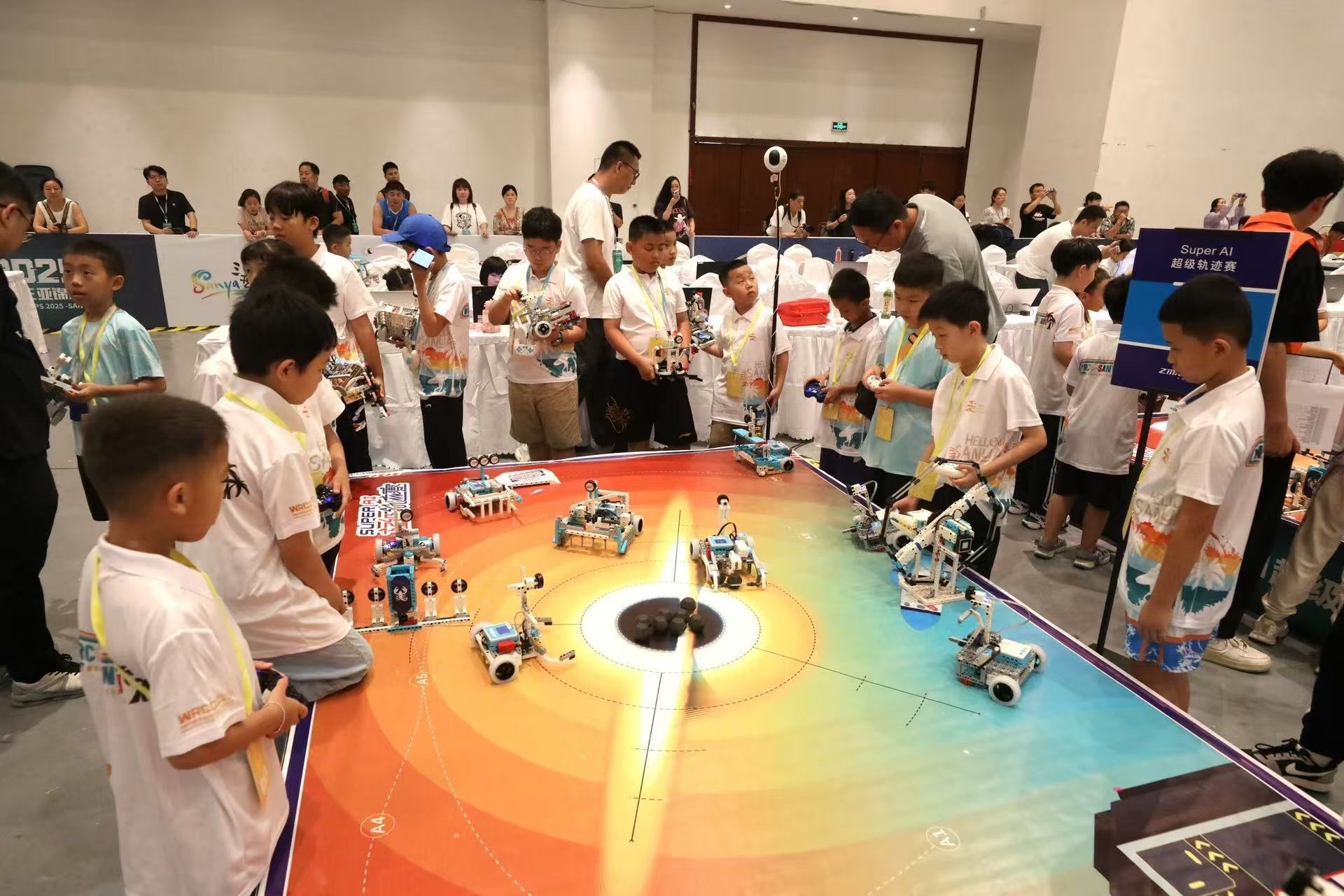 2025世界機(jī)器人大賽三亞錦標(biāo)賽開(kāi)幕 萬(wàn)人角逐科創(chuàng)桂冠