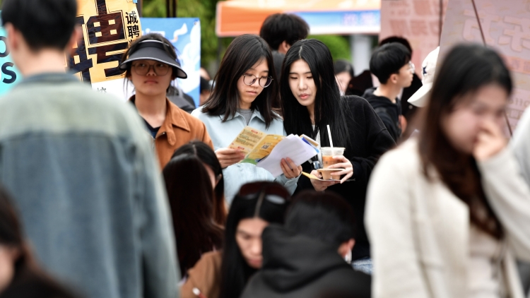 上半年全國城鎮(zhèn)新增就業(yè)695萬人