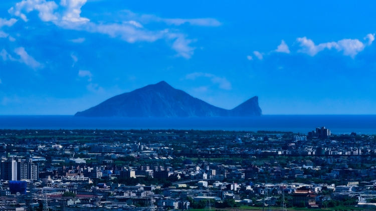 人民日?qǐng)?bào)：「中華人民共和國(guó)從未統(tǒng)治過(guò)臺(tái)灣」的謬論當(dāng)休矣