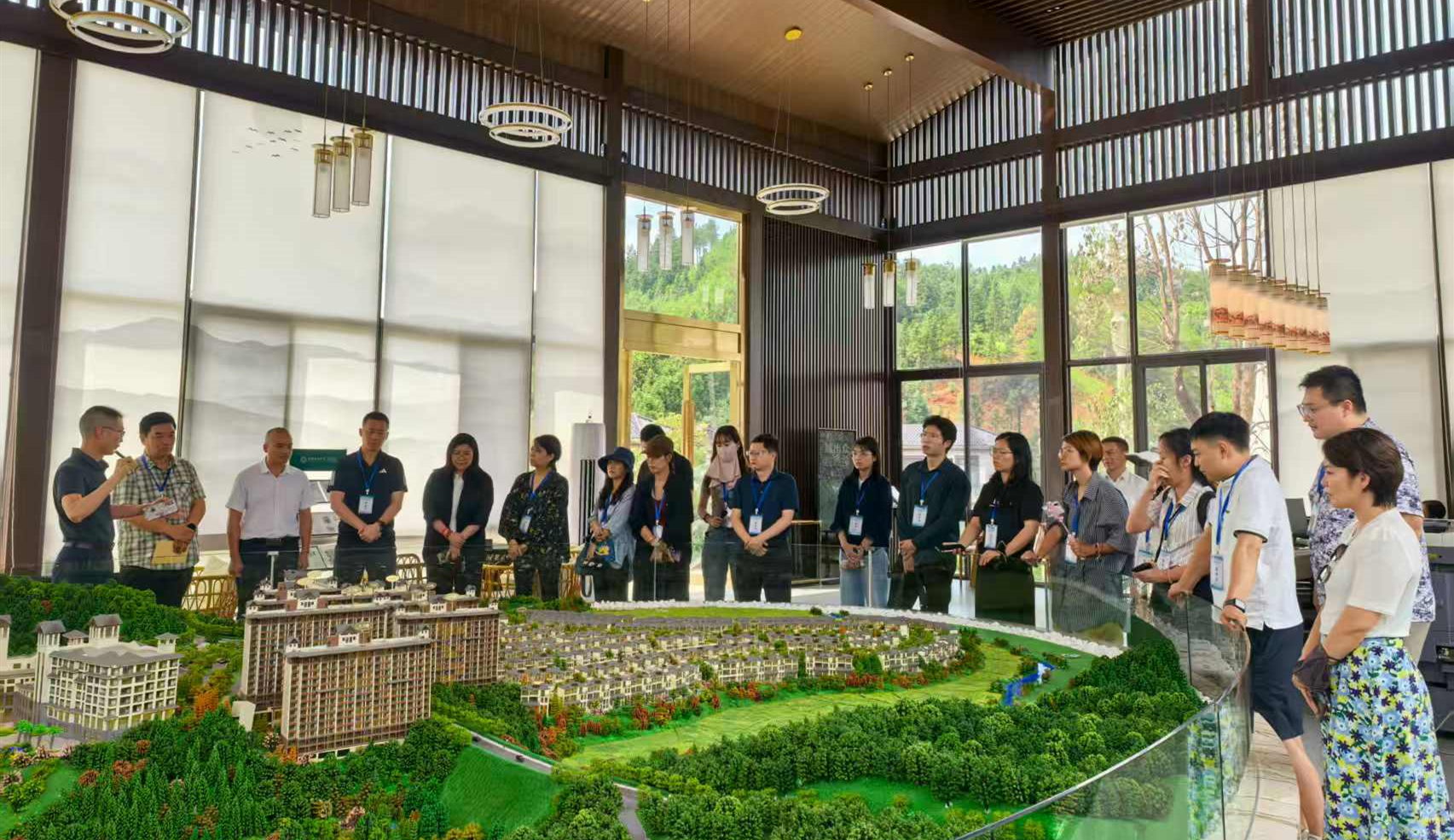 探溫泉之城 覽康養(yǎng)勝地——粵港澳大灣區(qū)媒體總編輯走進(jìn)廣西賀州市