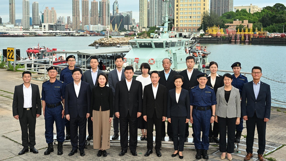 海關(guān)關(guān)長(zhǎng)陳子達(dá)晤海南副省長(zhǎng)蔡朝暉 討論海上執(zhí)法及打擊走私等