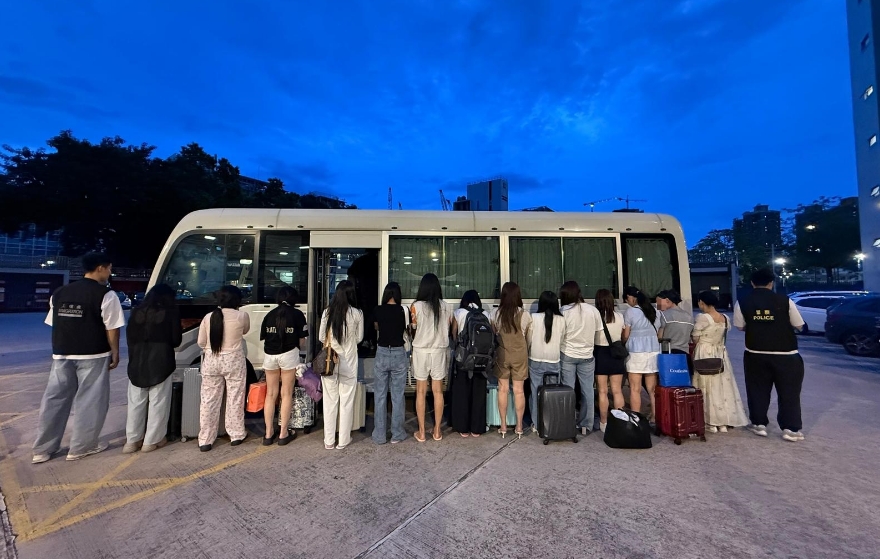 警方元朗掃黃拘25名女子