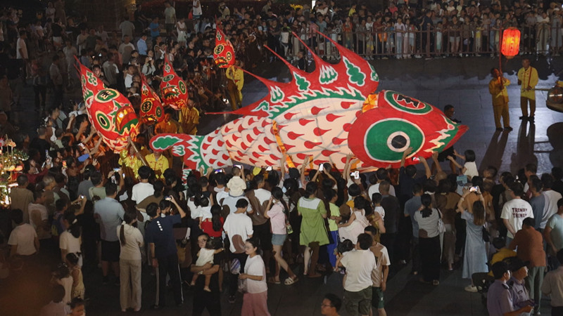 非遺民俗每晚不重樣  皖歙縣徽州古城魚(yú)龍共舞閃亮仲夏夜