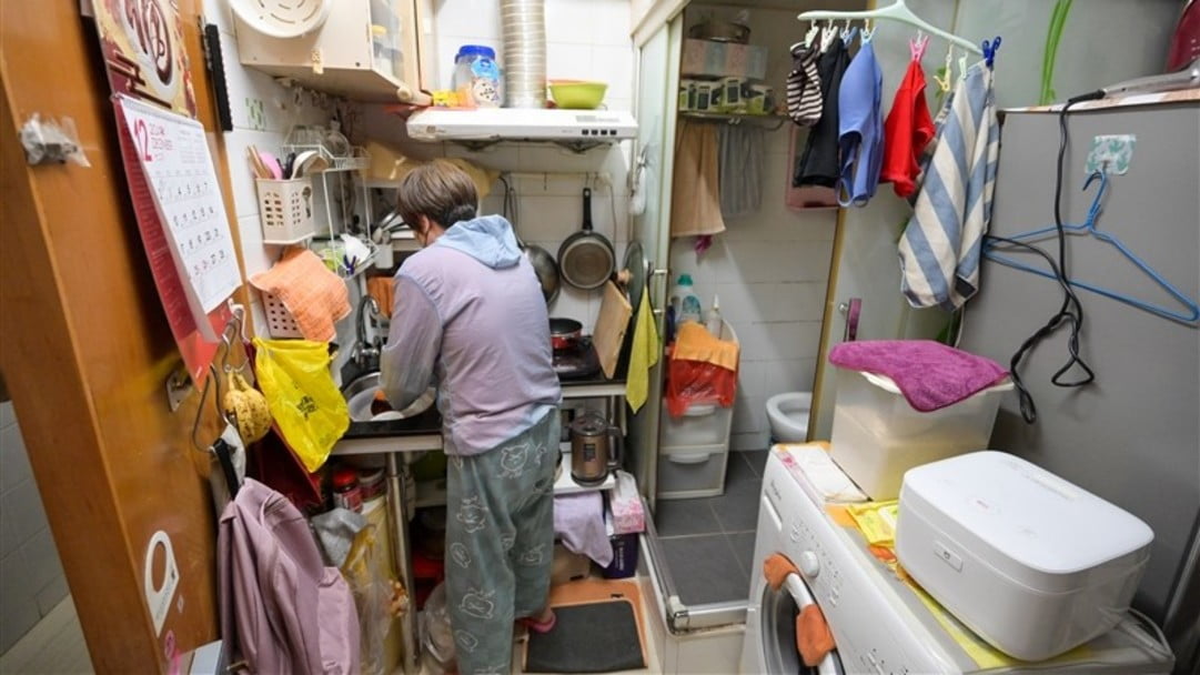 劏房戶認(rèn)同簡(jiǎn)樸房可改善居住環(huán)境 公屋聯(lián)會(huì)倡設(shè)示範(fàn)單位供參考