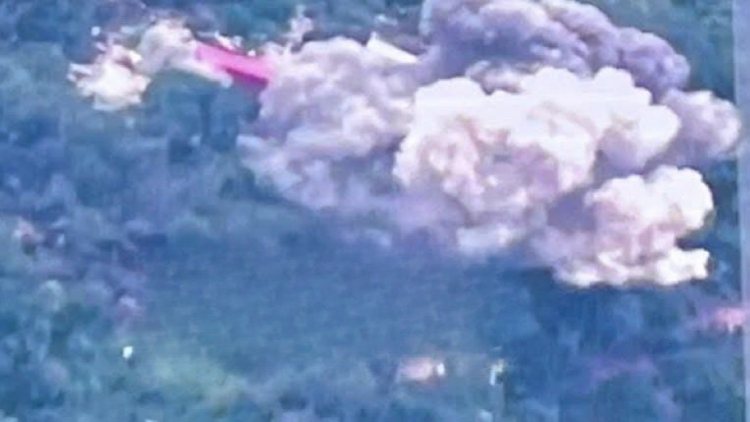 泰國軍方稱再次空襲柬埔寨軍事設(shè)施 公布襲擊照片