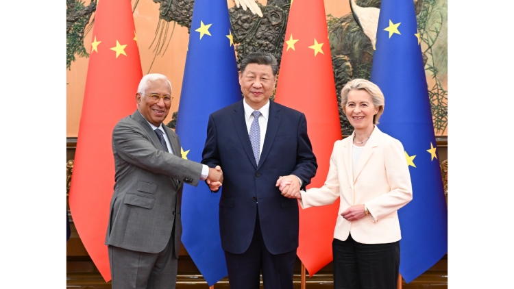 習(xí)近平會(huì)見(jiàn)歐洲理事會(huì)主席科斯塔、歐盟委員會(huì)主席馮德萊恩