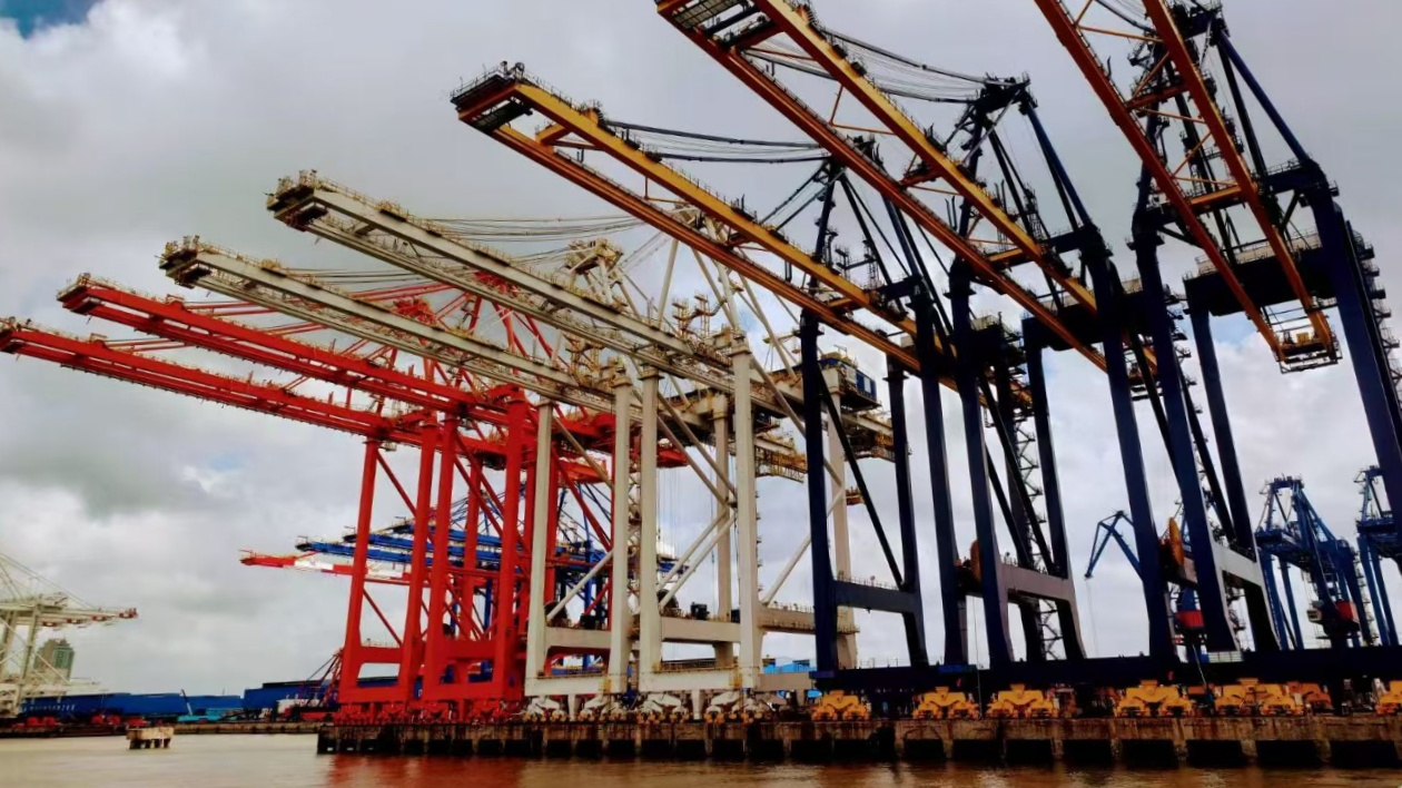 主動(dòng)應(yīng)對(duì)機(jī)遇挑戰(zhàn)  振華重工海外訂單同比超三成