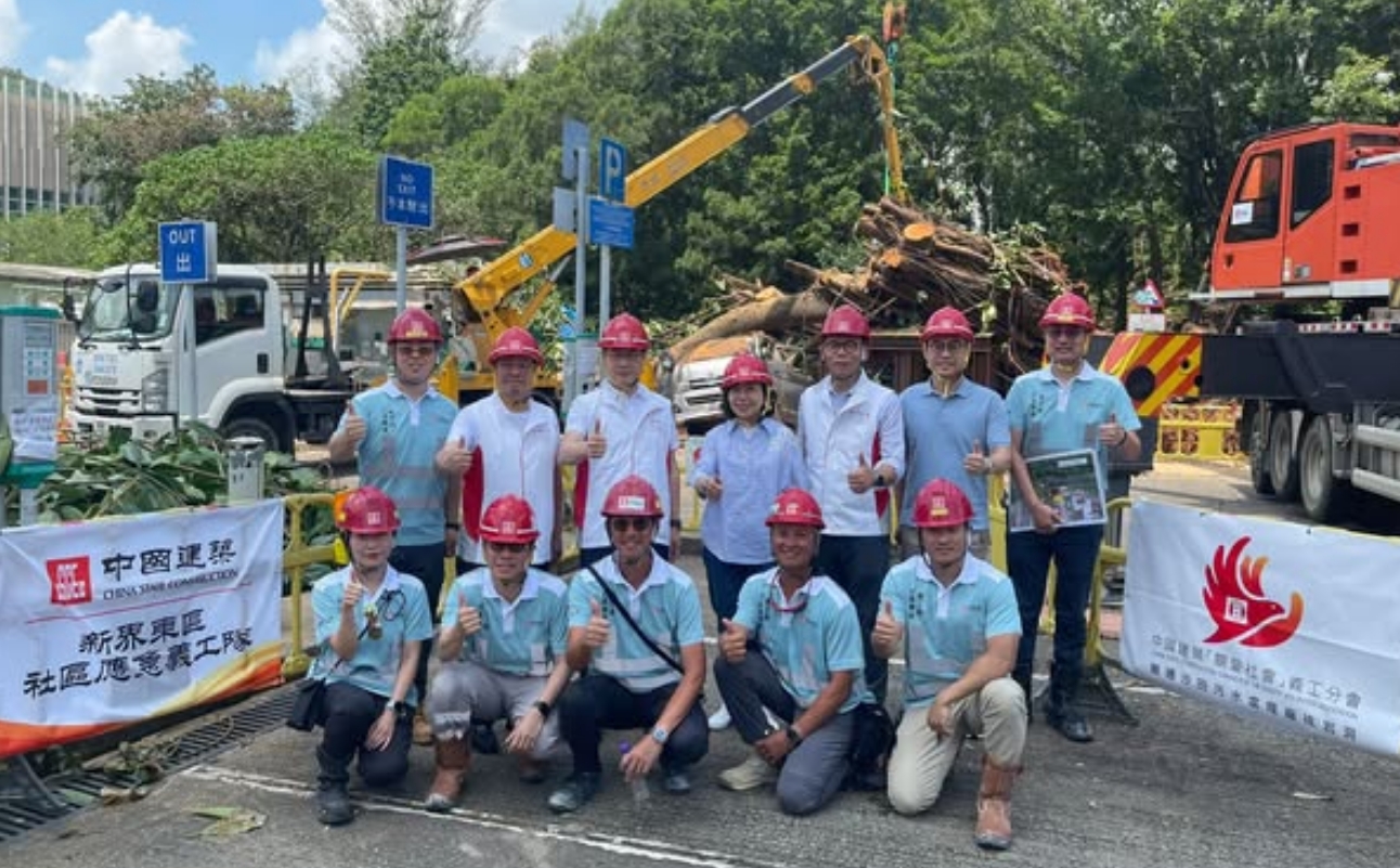 麥美娟感謝中國(guó)建築社區(qū)應(yīng)急義工隊(duì)合力處理塌樹(shù)善後工作