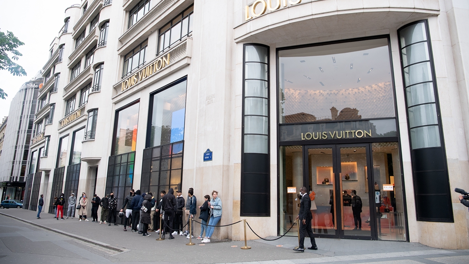 LVMH股價(jià)反彈 奢侈品低迷狀態(tài)已經(jīng)觸底