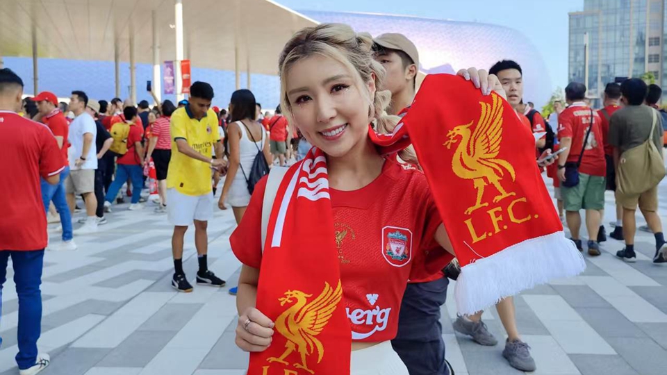 有片｜「紅軍」鬥米蘭 譚嘉儀豪擲逾4000元入場觀戰(zhàn)