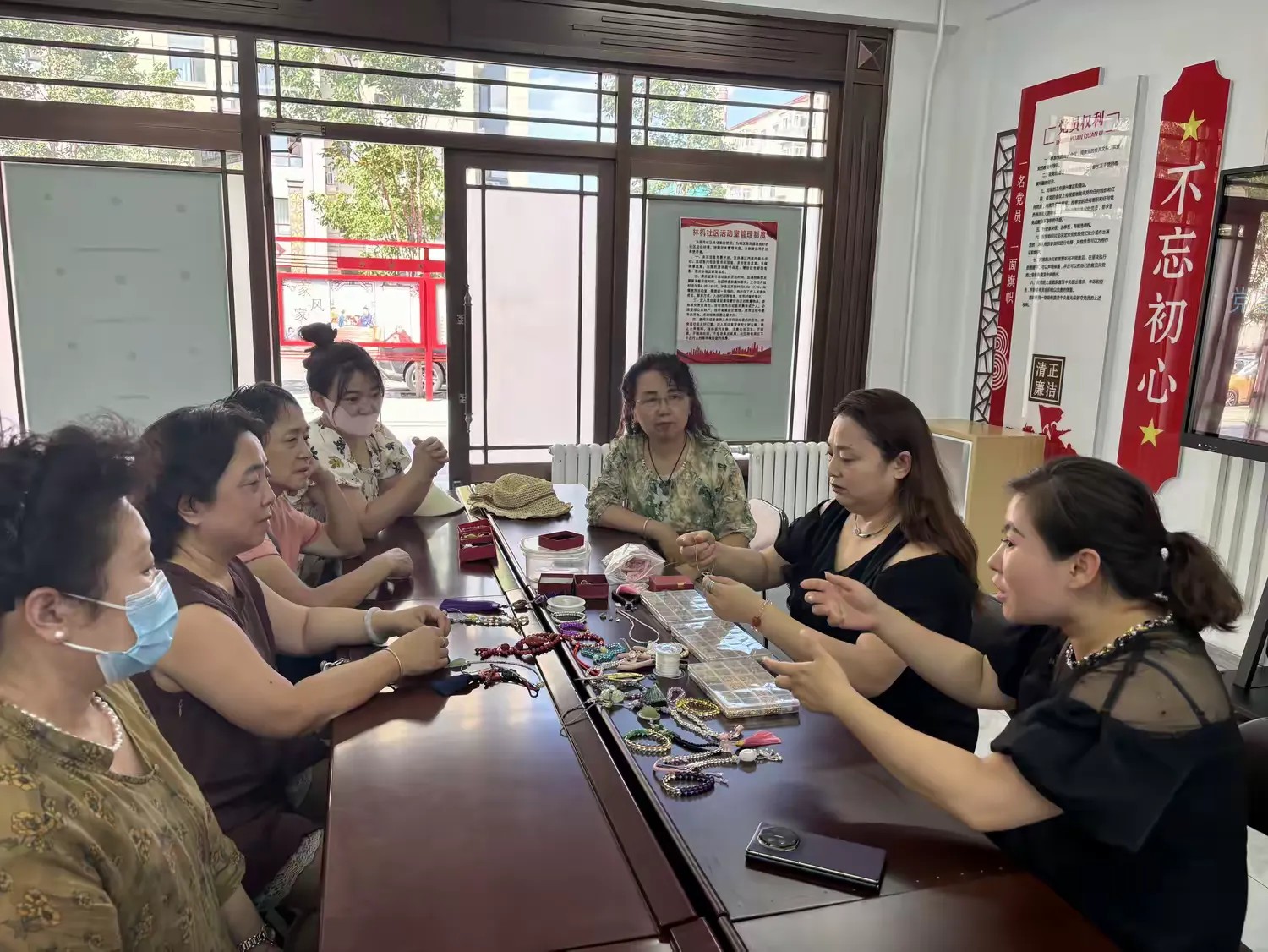 哈市香坊區(qū)林機社區(qū)：「鄰里互助牆」賦能 繪共治共享新圖景