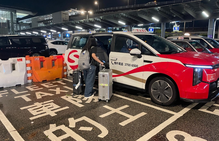 運(yùn)輸署發(fā)出4個(gè)正式的士車隊(duì)牌照 乘客可透過手機(jī)APP預(yù)約行程