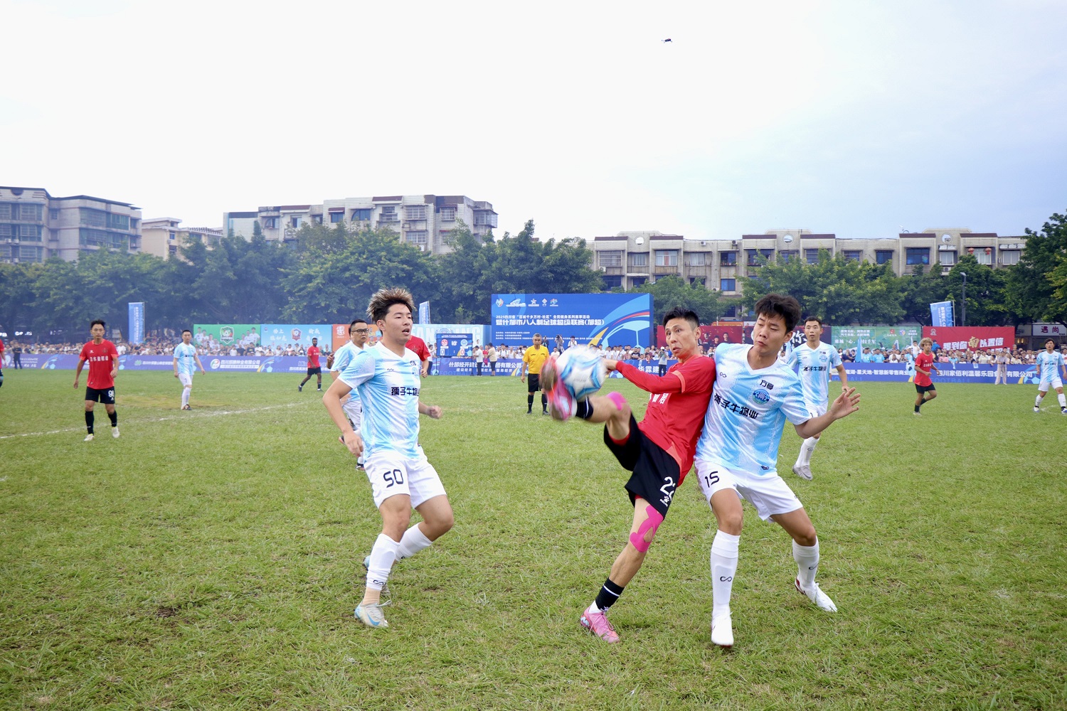 四川什邡全民健身熱潮湧動(dòng) 八人制超級(jí)足球聯(lián)賽爆火