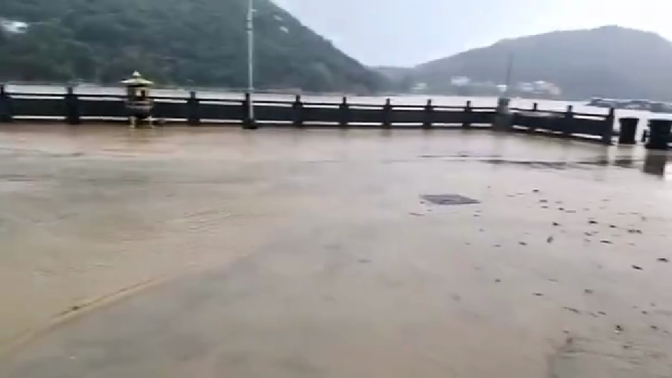 有片｜黑雨雨勢滂沱 多區(qū)錄得超過100毫米雨量