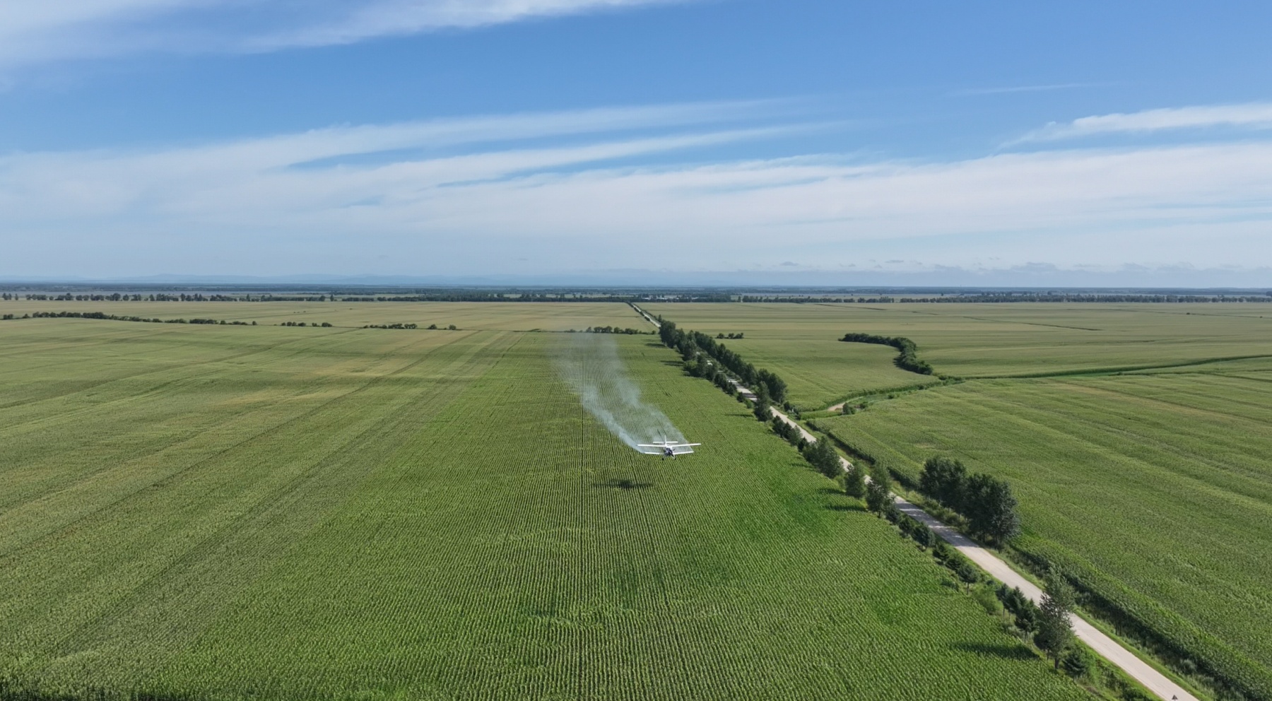 北大荒江濱分公司飛機航化作業(yè) 厚植墾地合作豐收底蘊