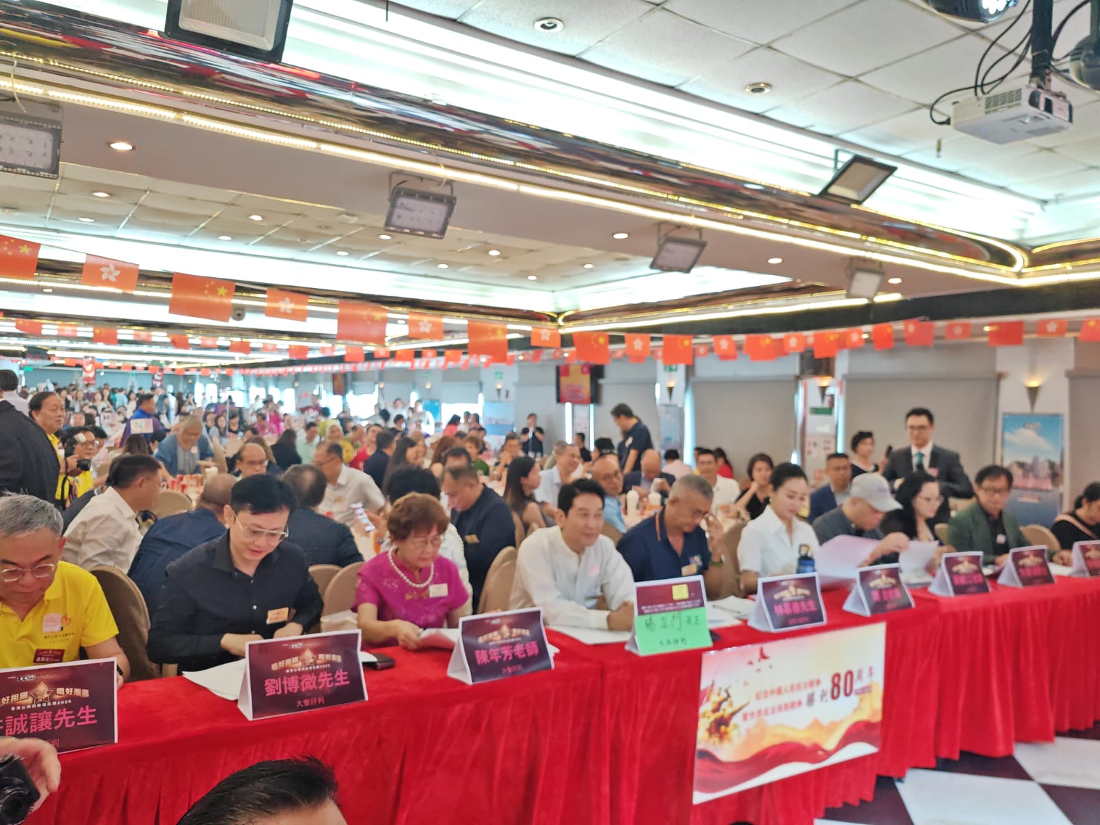 首屆港澳公務(wù)員歌唱比賽成功舉行紀(jì)念抗戰(zhàn)勝利