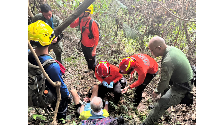 警方無人機結(jié)合定位系統(tǒng) 成功救回被困深山17小時七旬翁