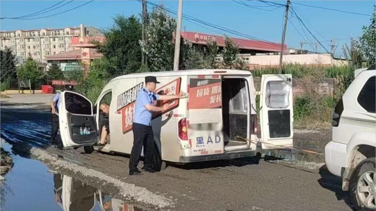 鄉(xiāng)間路上的守護身影：冰城警方解民憂
