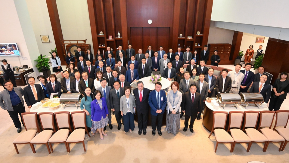 立法會(huì)前廳交流會(huì)舉行 陳國(guó)基：已批出33萬宗人才計(jì)劃申請(qǐng) 近22萬人抵港