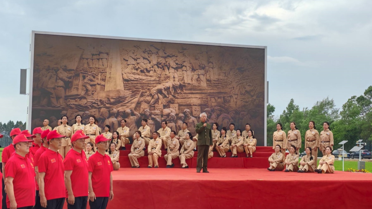 黑龍江虎林：北大荒文工團(tuán)八旬藝術(shù)家獻(xiàn)禮軍墾拓荒第一把荒火點(diǎn)燃70周年