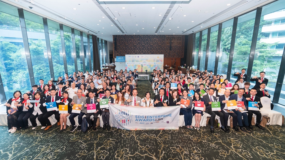 SDG企業(yè)大獎(jiǎng)2025頒獎(jiǎng)典禮舉行 陳百里：鼓勵(lì)企業(yè)推動(dòng)環(huán)保工作