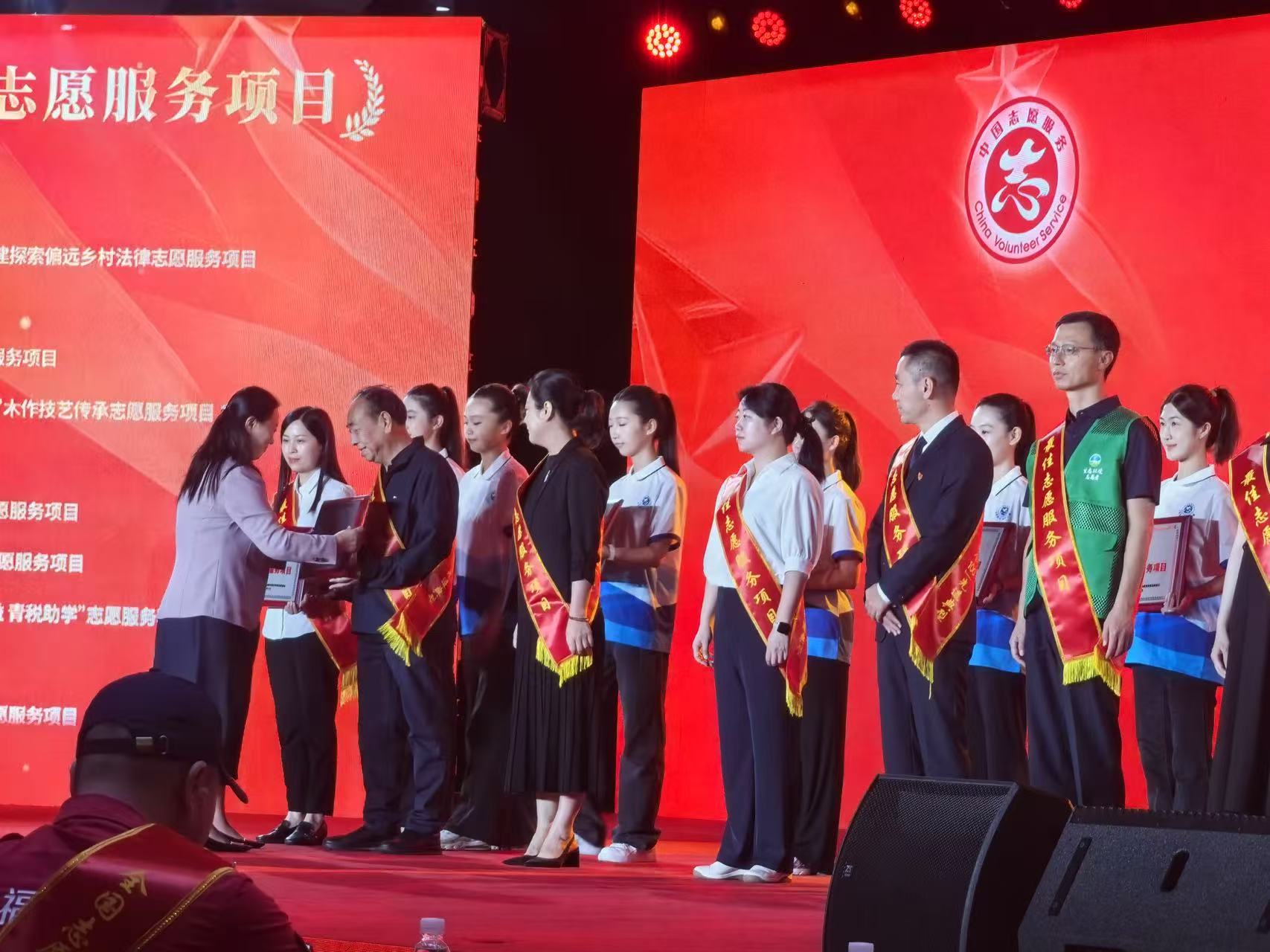 「墨香中原書法教室」文藝支教志願服務(wù)項(xiàng)目榮獲全國志願服務(wù)「四個100」先進(jìn)典型