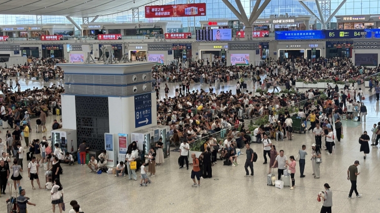 暑運過半 國鐵廣州局發(fā)送旅客超6000萬人次 
