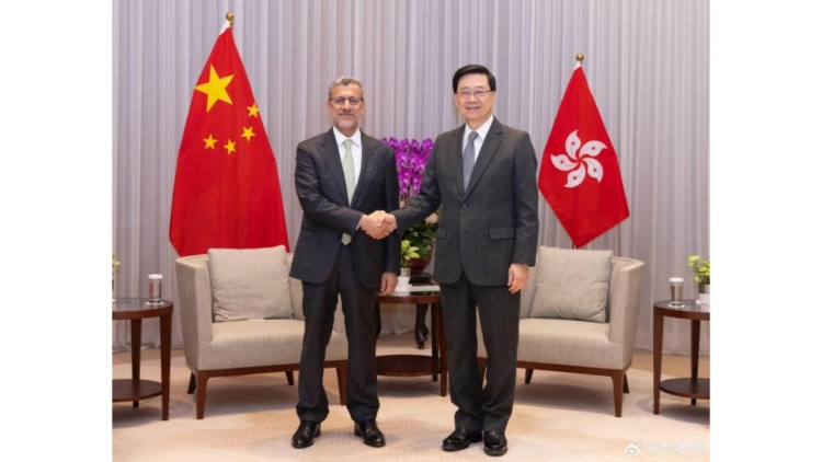 行政長(zhǎng)官李家超與阿曼投資局主席會(huì)面 推進(jìn)兩地建立更緊密關(guān)係