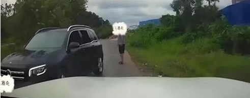 廣西防城港發(fā)布「會車遇奔馳女司機亮證逼迫讓道」事件調(diào)查結(jié)果 