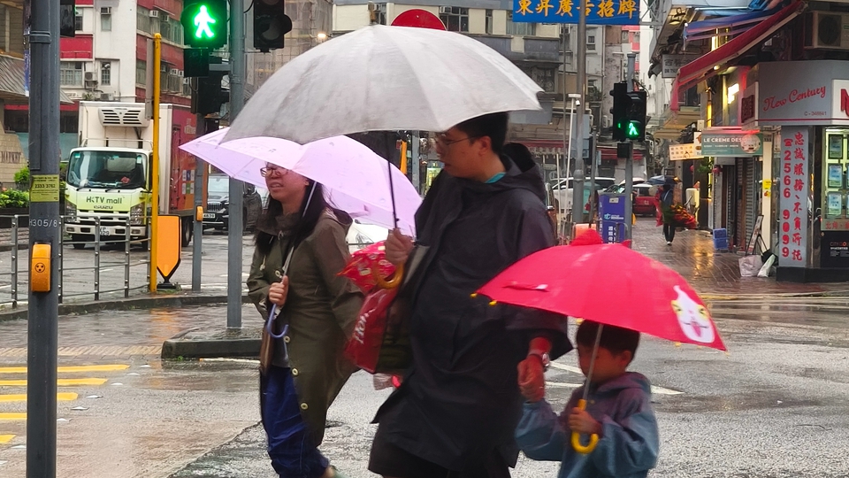 天文臺再發(fā)黃色暴雨警告信號 本港多處地區(qū)雨量超過30毫米