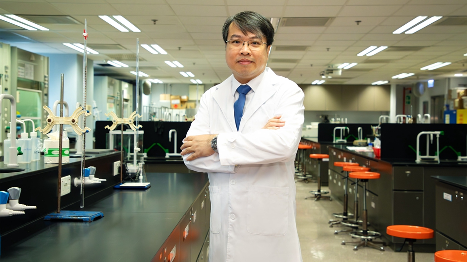浸大領導研發(fā)多功能納米機械人 有效降解污染物及除菌