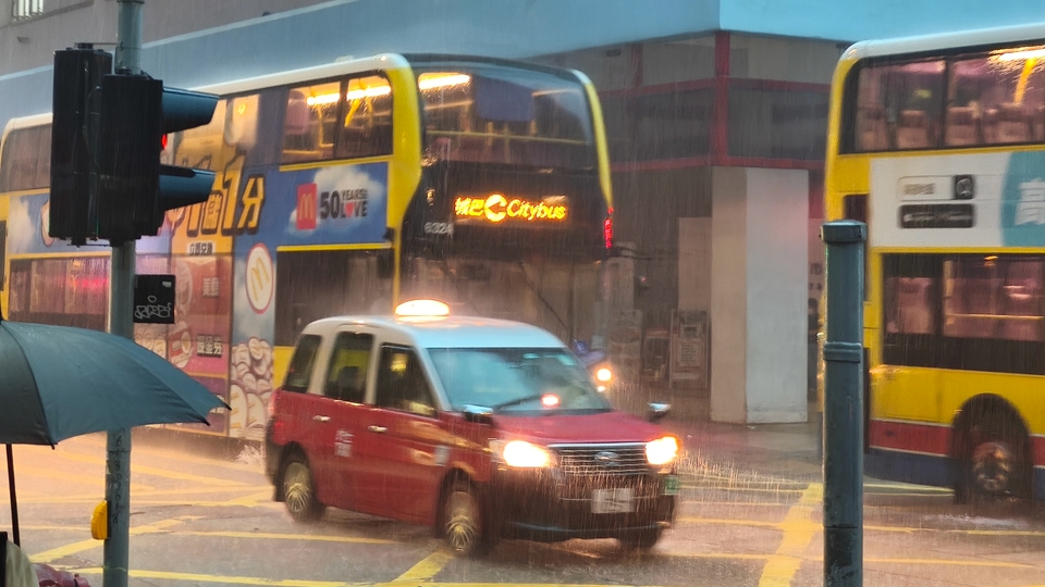 黑色暴雨警告信號(hào)現(xiàn)正生效 一文睇政府公共服務(wù)最新安排