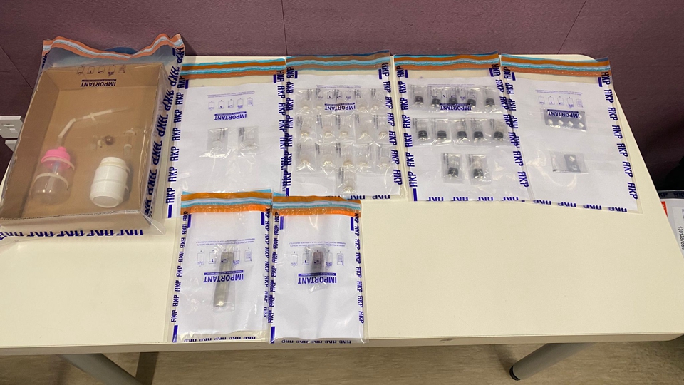 警方柴灣搗破毒品儲(chǔ)存?zhèn)} 拘1女 檢值9300元毒品