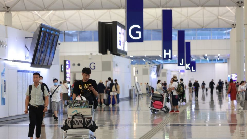 機(jī)管局：至少100航班延誤 2航班取消2航班轉(zhuǎn)飛其他機(jī)場