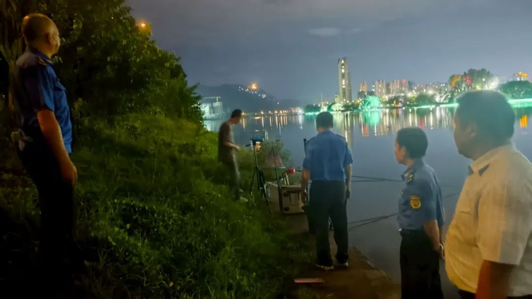 皖屯溪屯光鎮(zhèn)：夜間巡查護(hù)漁 守護(hù)生態(tài)安全