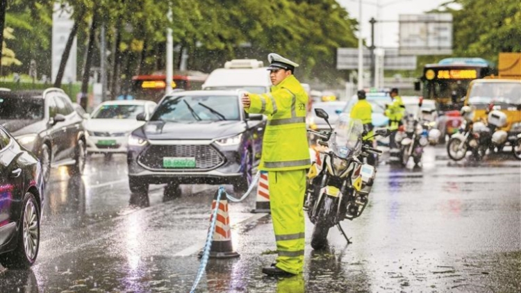 深圳防汛體系高效響應(yīng) 城市運(yùn)行平穩(wěn)有序