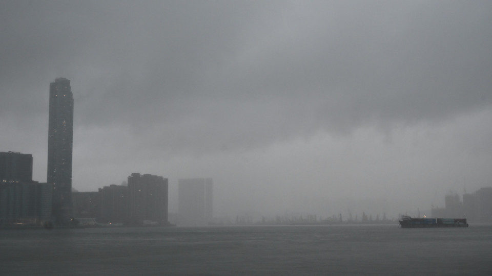 天文臺預(yù)測未來一兩小時本港廣泛地區(qū)下大雨