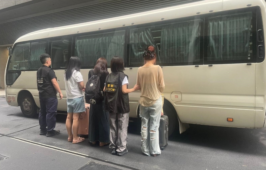警方灣仔掃黃拘9名女子