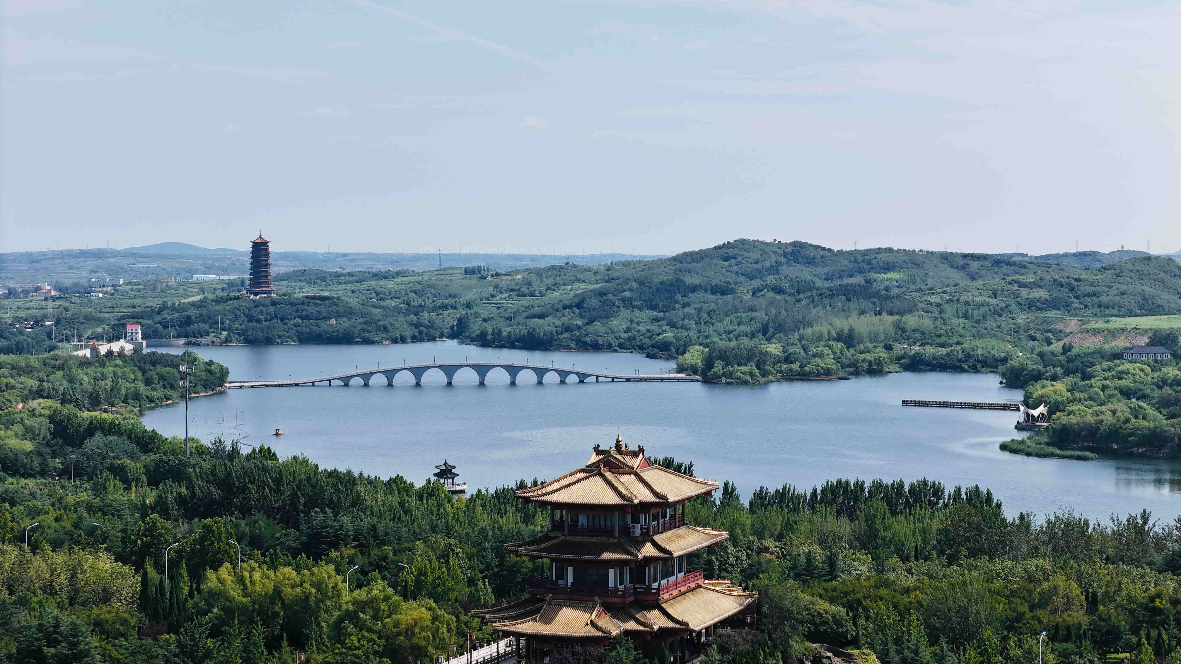 山東招遠(yuǎn)：生態(tài)龍湖 秋景入畫