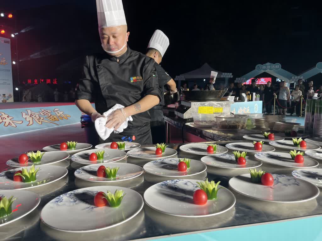 有片│「美食+電影」跨界   四川綿陽遊仙「夜經(jīng)濟」新玩法吸睛更引流