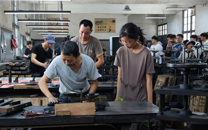 皖歙縣：百名學子訪古城  感受發(fā)展新活力