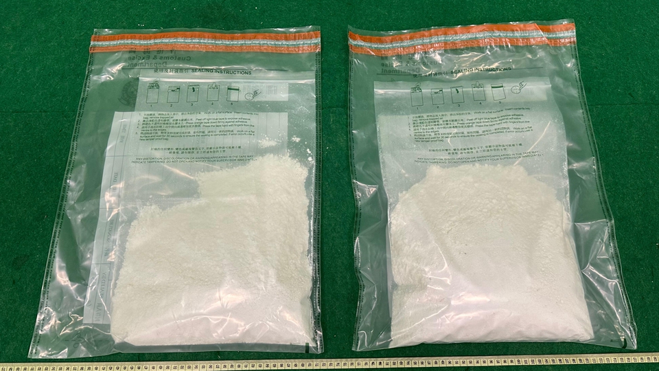 海關(guān)機場檢值240萬元懷疑可卡因 拘捕63歲女旅客